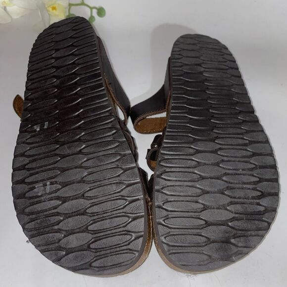 New Cliff by White Mountain Brown Sandals - Picture 6 of 7